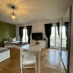 Geraeumige Altbauwohnung Mit 4 Schlafzimmern *