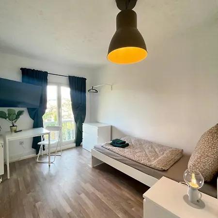 Geraeumige Altbauwohnung Mit 4 Schlafzimmern Daire Kruft