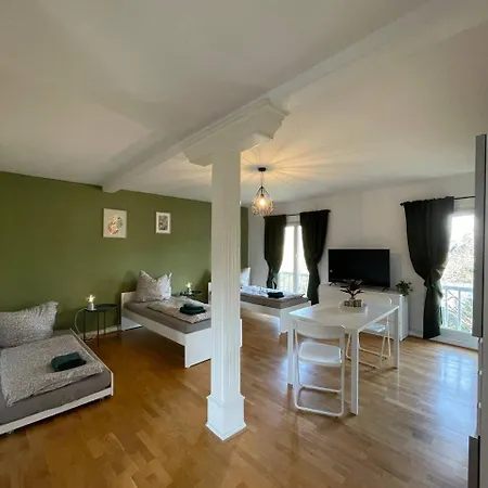 Appartement Geraeumige Altbauwohnung Mit 4 Schlafzimmern