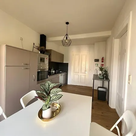 Geraeumige Altbauwohnung Mit 4 Schlafzimmern * Kruft