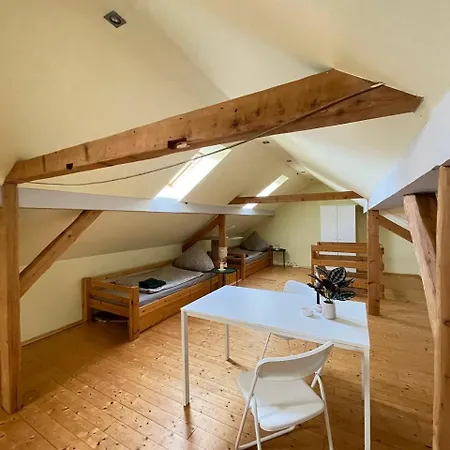 Geraeumige Altbauwohnung Mit 4 Schlafzimmern