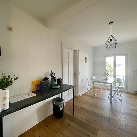 Appartement Geraeumige Altbauwohnung Mit 4 Schlafzimmern