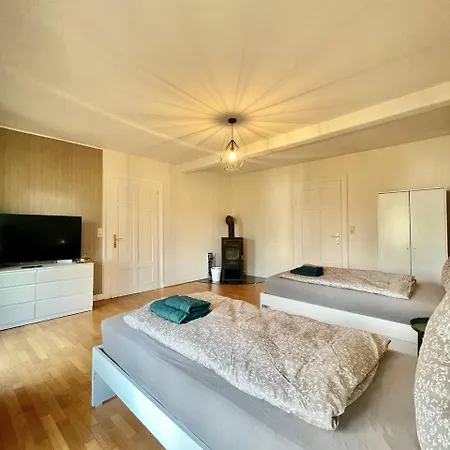 Apartament Geraeumige Altbauwohnung Mit 4 Schlafzimmern