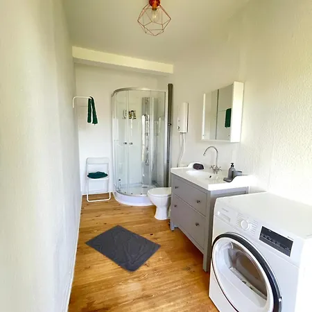 Geraeumige Altbauwohnung Mit 4 Schlafzimmern *