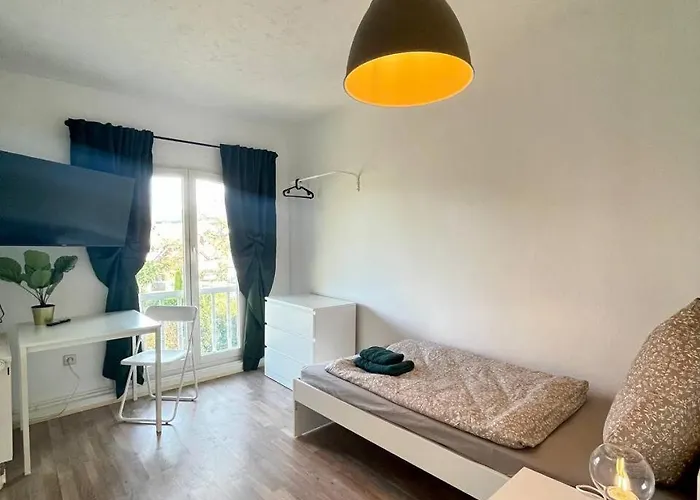 Geraeumige Altbauwohnung Mit 4 Schlafzimmern Daire Kruft