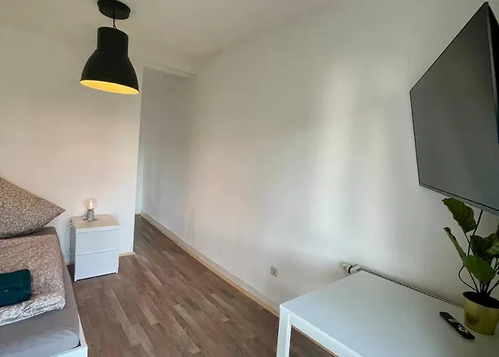 Geraeumige Altbauwohnung Mit 4 Schlafzimmern Apartament *