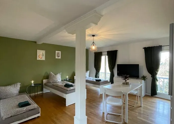 Daire Geraeumige Altbauwohnung Mit 4 Schlafzimmern