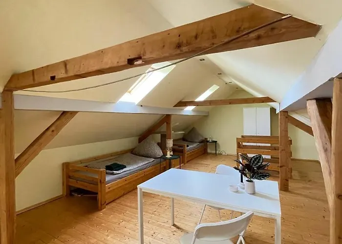 Geraeumige Altbauwohnung Mit 4 Schlafzimmern