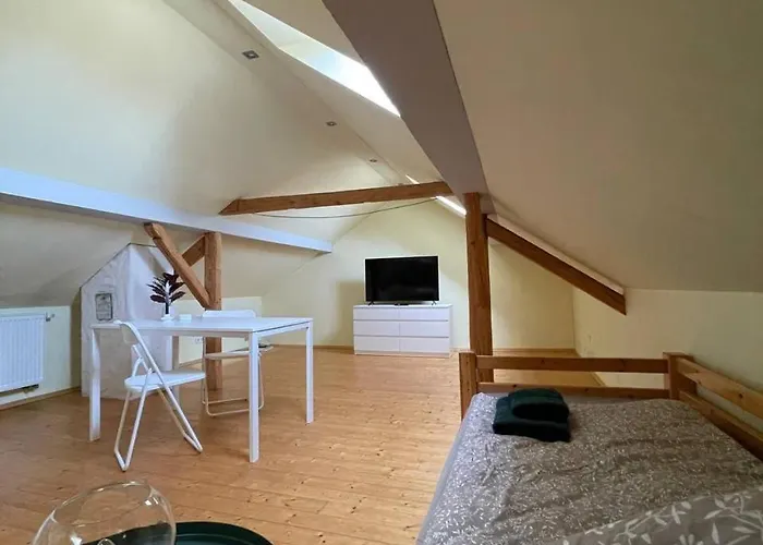 Daire Geraeumige Altbauwohnung Mit 4 Schlafzimmern