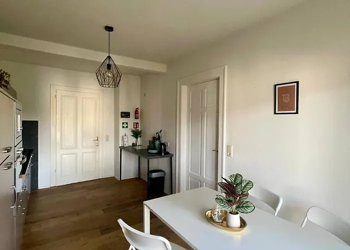 Geraeumige Altbauwohnung Mit 4 Schlafzimmern Apartament