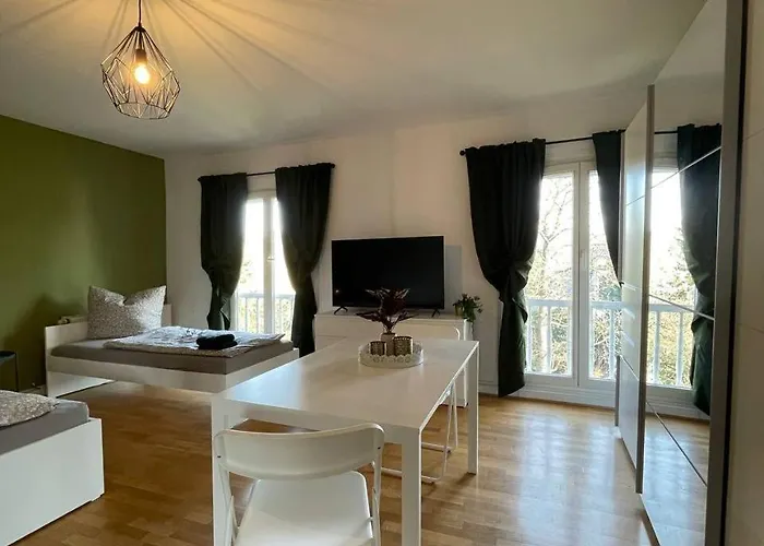 Geraeumige Altbauwohnung Mit 4 Schlafzimmern *