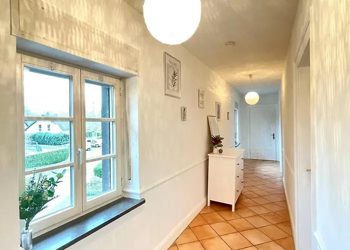 Geraeumige Altbauwohnung Mit 4 Schlafzimmern *