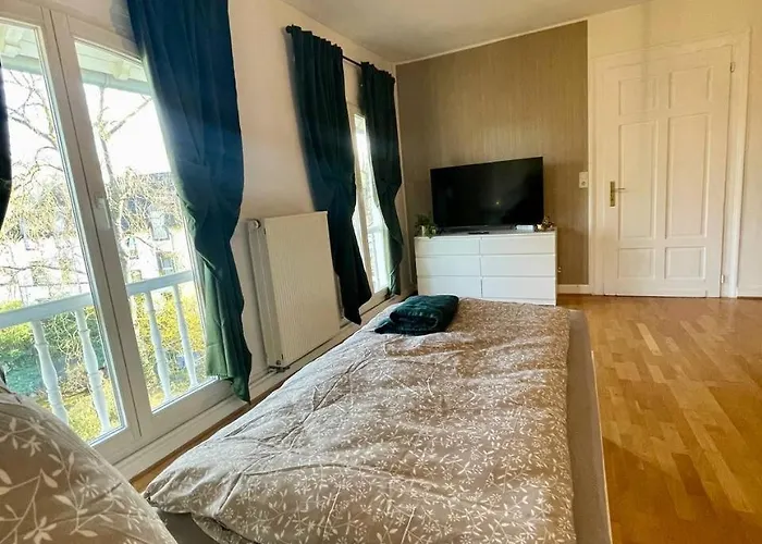 Geraeumige Altbauwohnung Mit 4 Schlafzimmern *