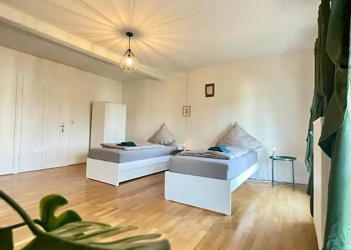 Daire Geraeumige Altbauwohnung Mit 4 Schlafzimmern Kruft