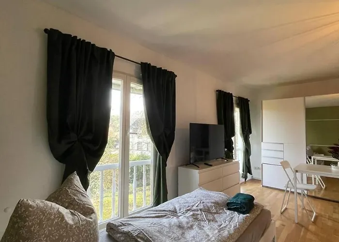 Geraeumige Altbauwohnung Mit 4 Schlafzimmern