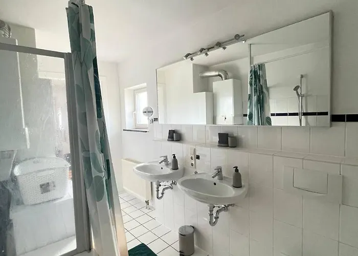 Geraeumige Altbauwohnung Mit 4 Schlafzimmern