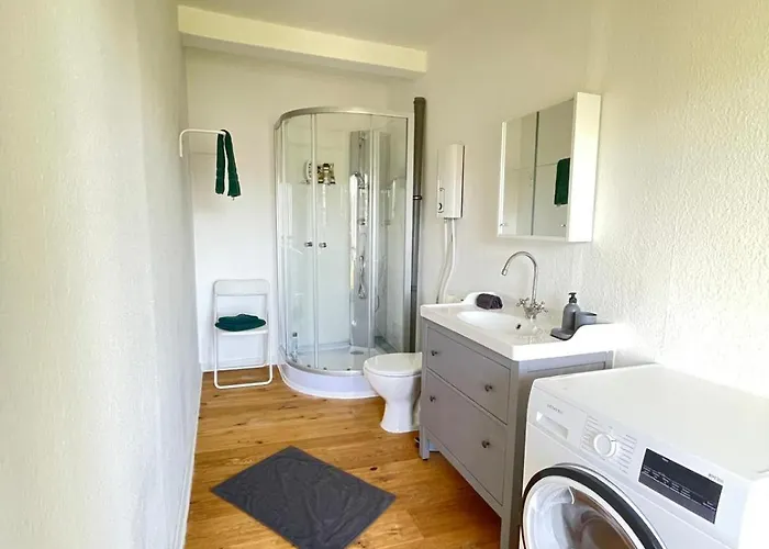 Geraeumige Altbauwohnung Mit 4 Schlafzimmern *